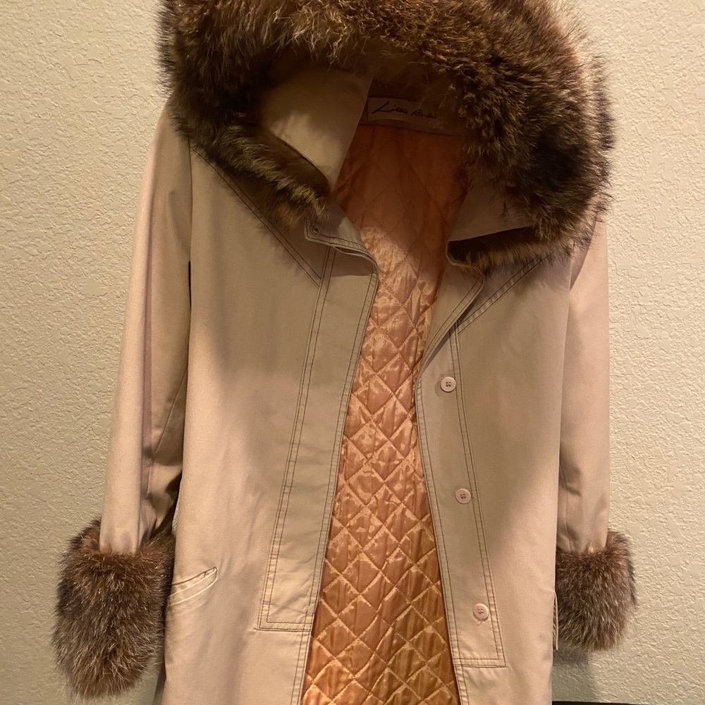 Vintage Lillie Rubin tan fur trimmed lightweight coat.